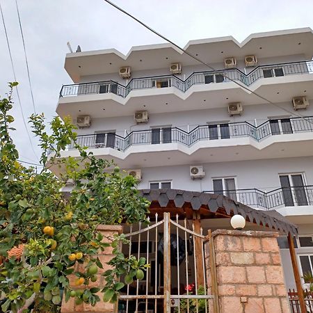 Arileo Hotell Himare Exteriör bild