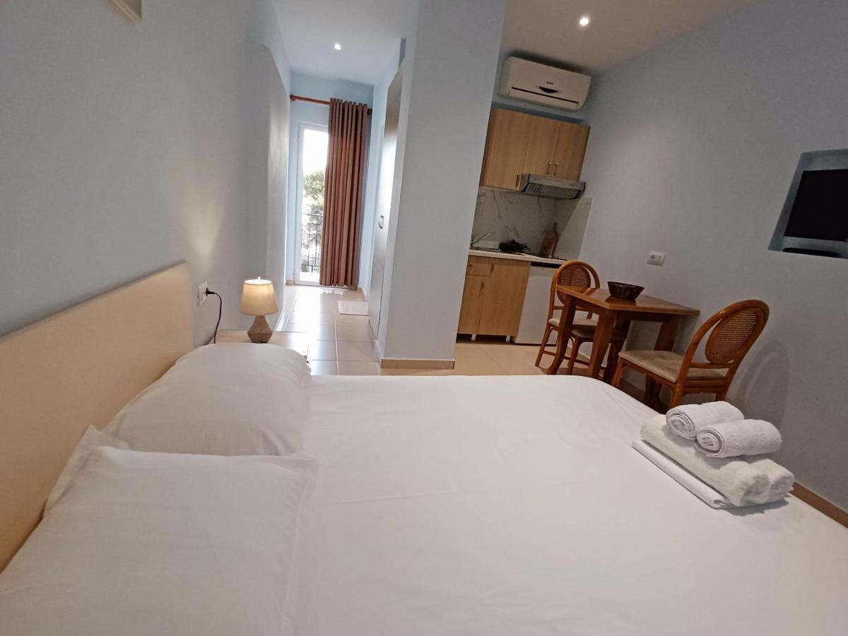 Arileo Hotell Himare Exteriör bild