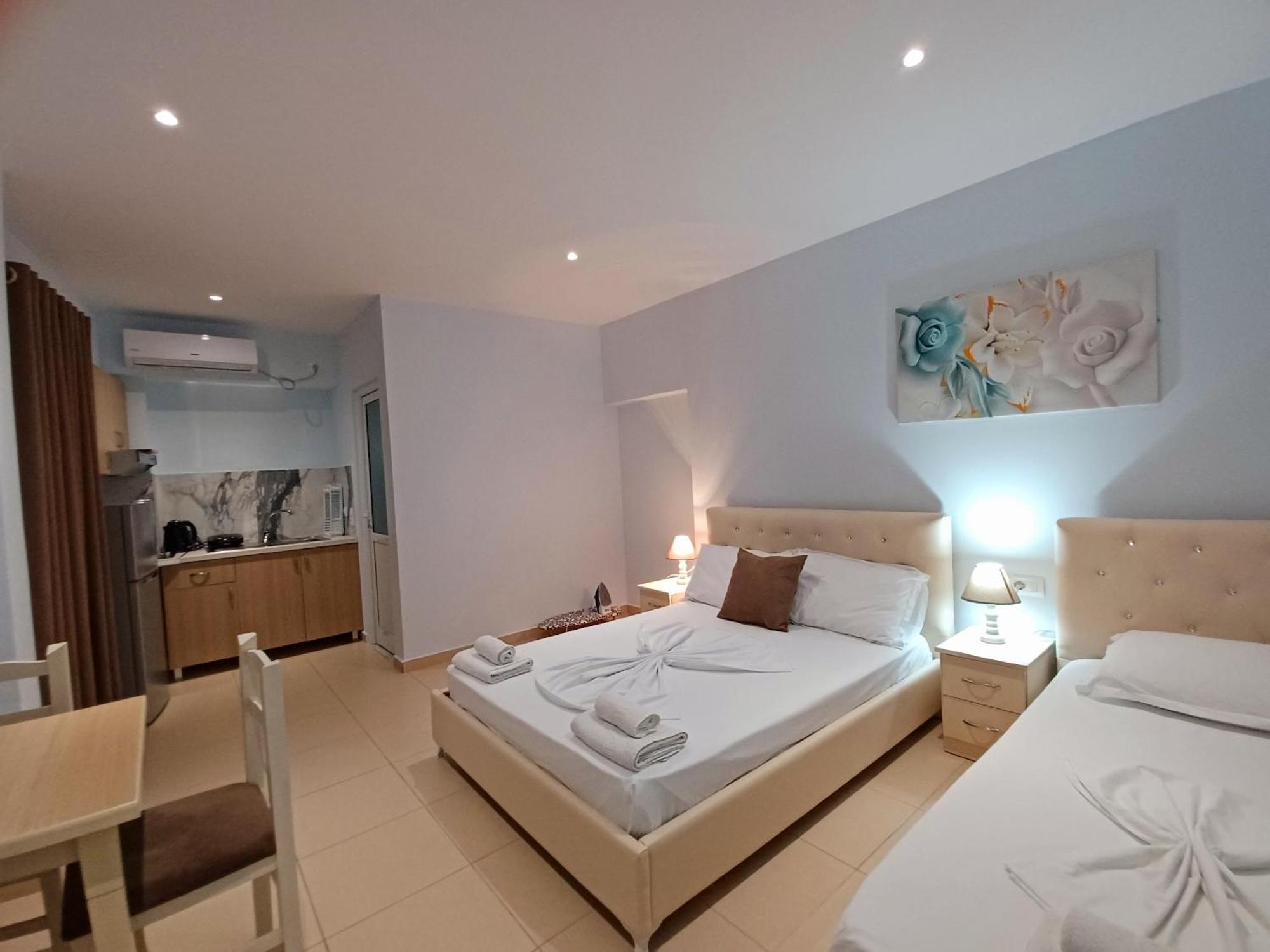 Arileo Hotell Himare Exteriör bild