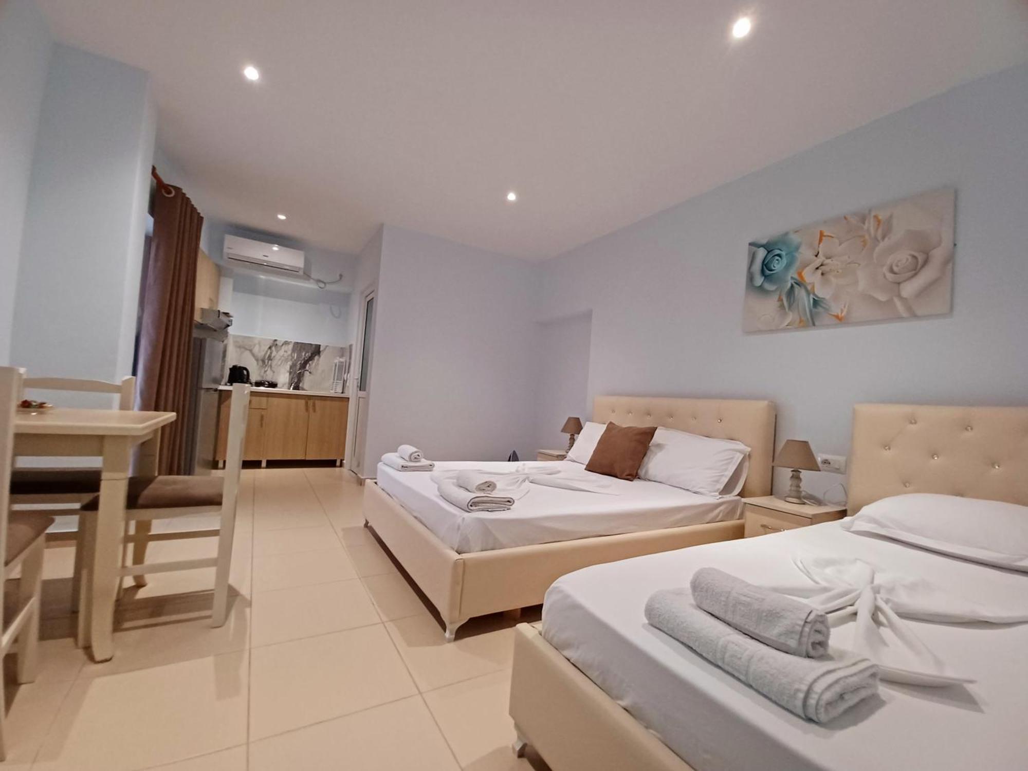 Arileo Hotell Himare Exteriör bild