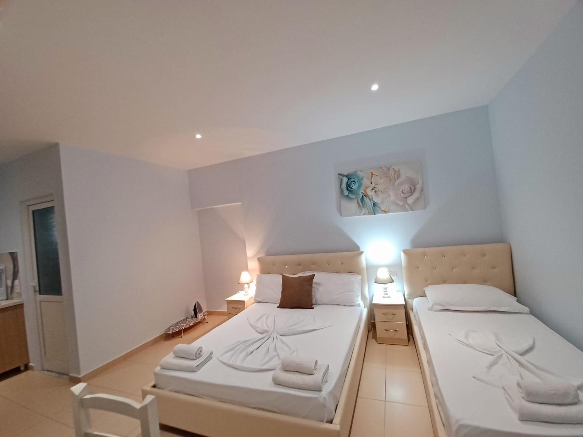 Arileo Hotell Himare Exteriör bild