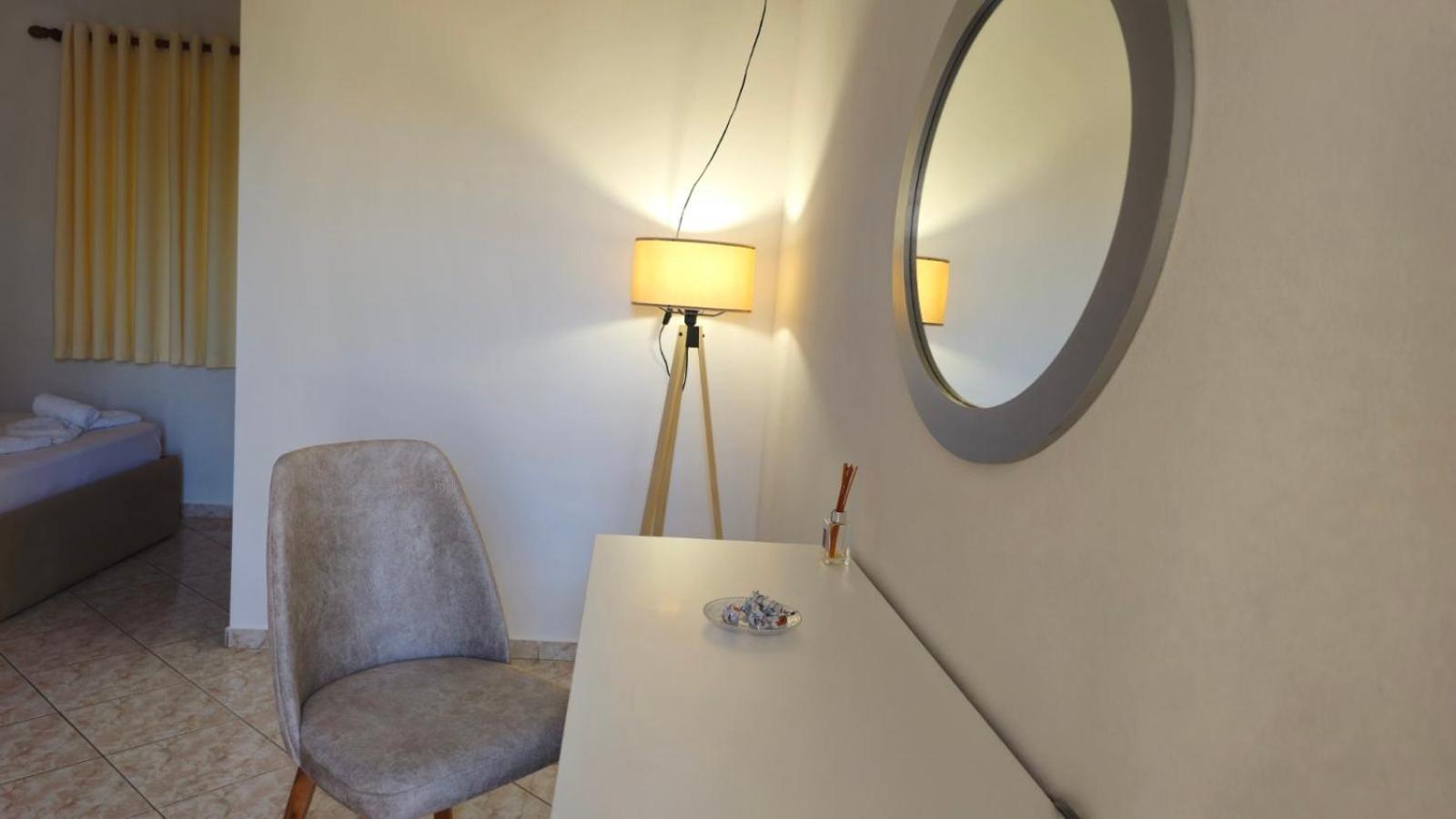 Arileo Hotell Himare Rum bild