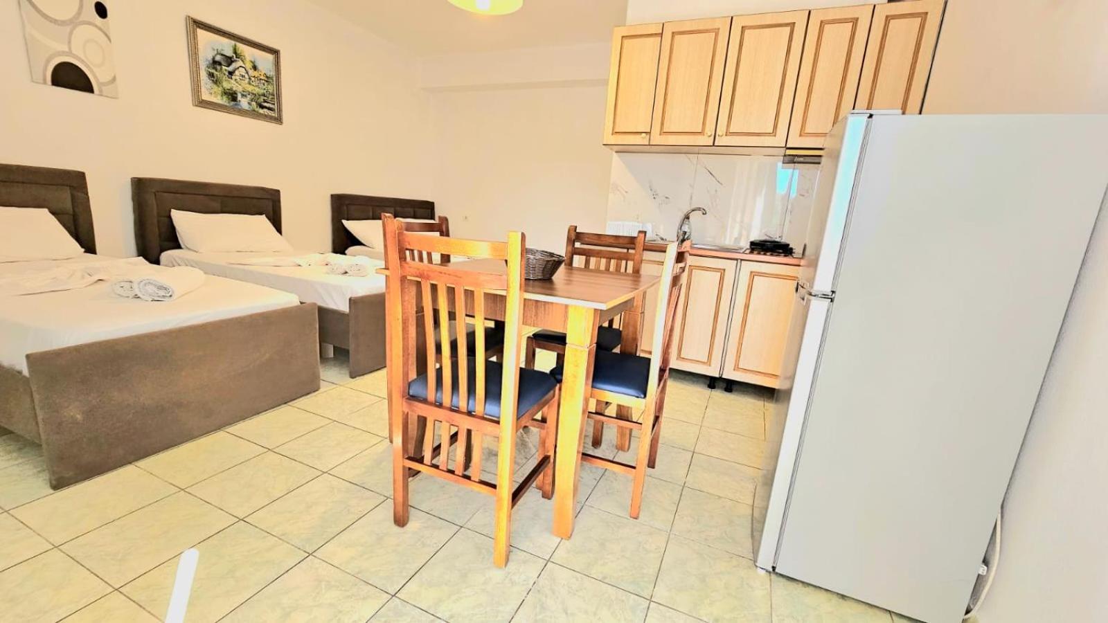 Arileo Hotell Himare Exteriör bild