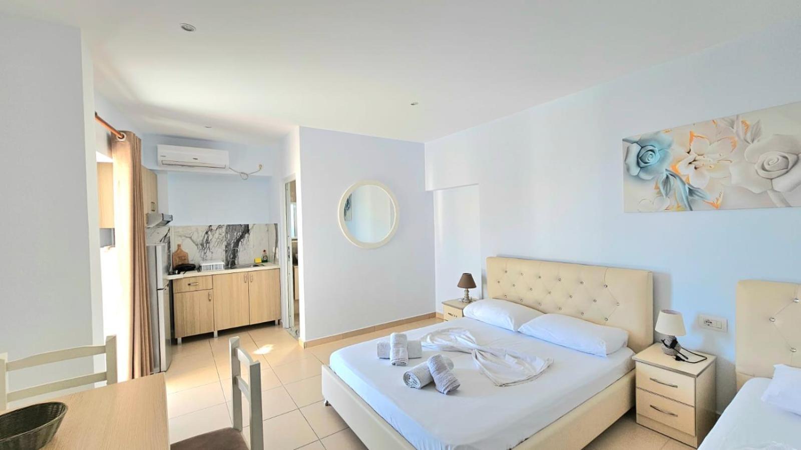 Arileo Hotell Himare Exteriör bild